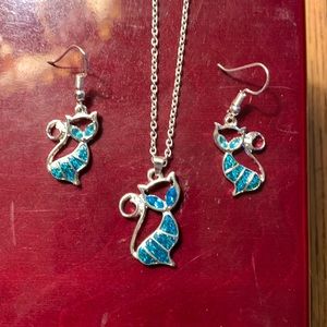 Beautiful blue Cat necklace W/earrings